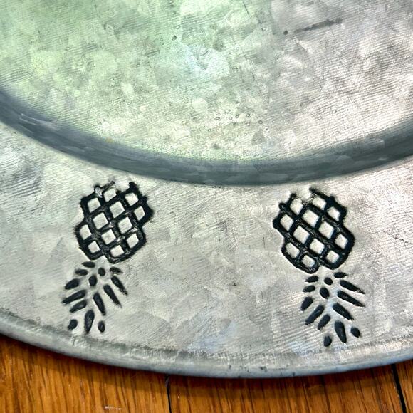 Set of 4 Tiki Pineapple Galvanized Metal Plate Chargers – 13.75” Diameter - Picture 4 of 9